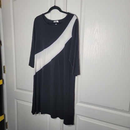 VIP Avenue Black White Dress Stretchy Size 14/16 NEW casual career long sleeve