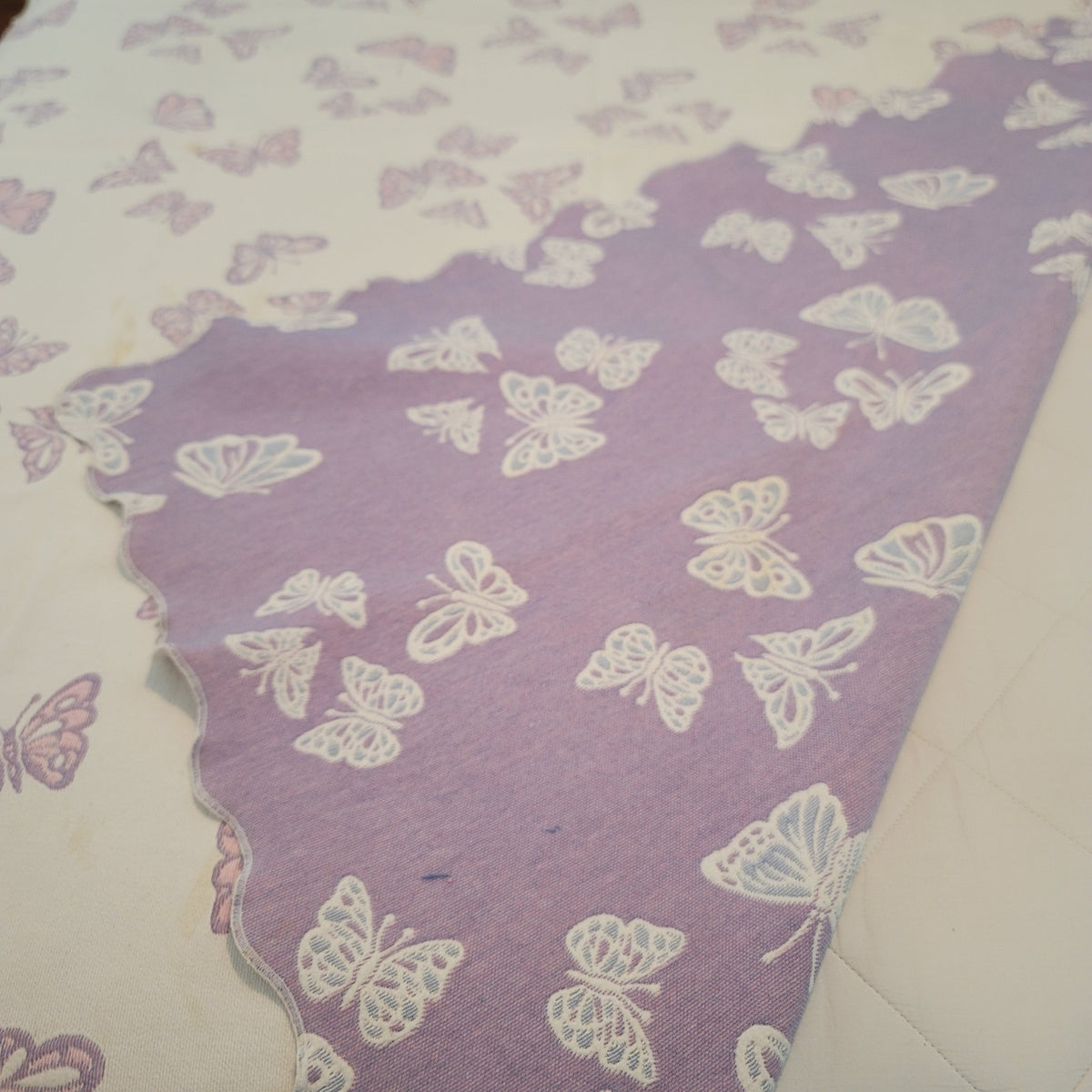 Reversible purple butterfly scalloped edge coverlet blanket bedspread Full Queen
