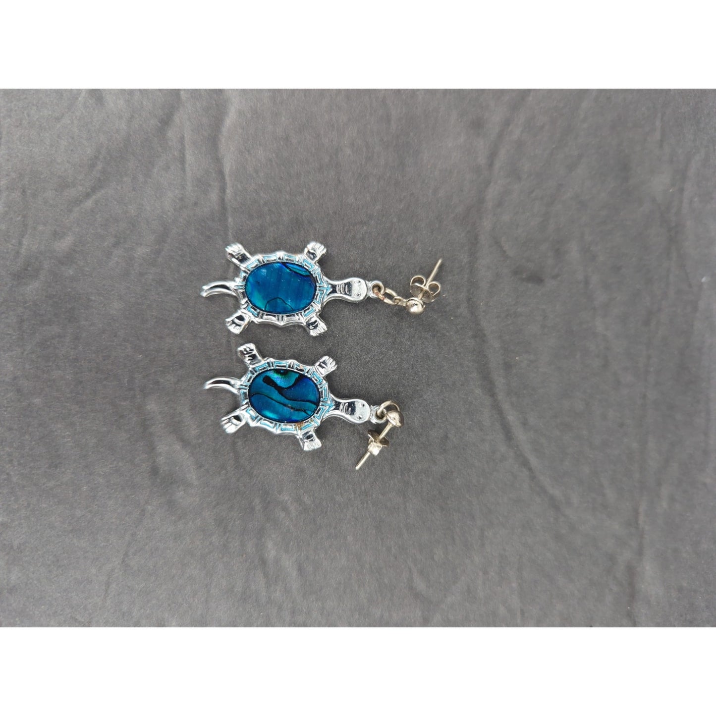 Vintage silver abalone turtle pendant features a detailed, polished shell design
