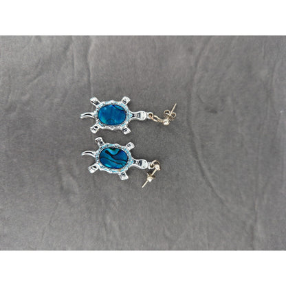 Vintage silver abalone turtle pendant features a detailed, polished shell design
