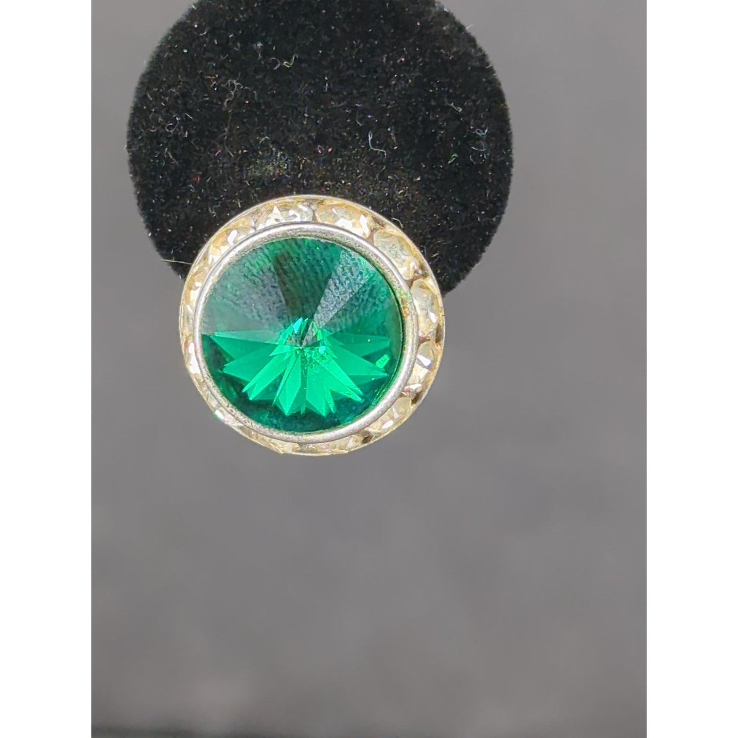 Vintage Emerald Green Rhinestone Gold Tone Round Clip On Earrings