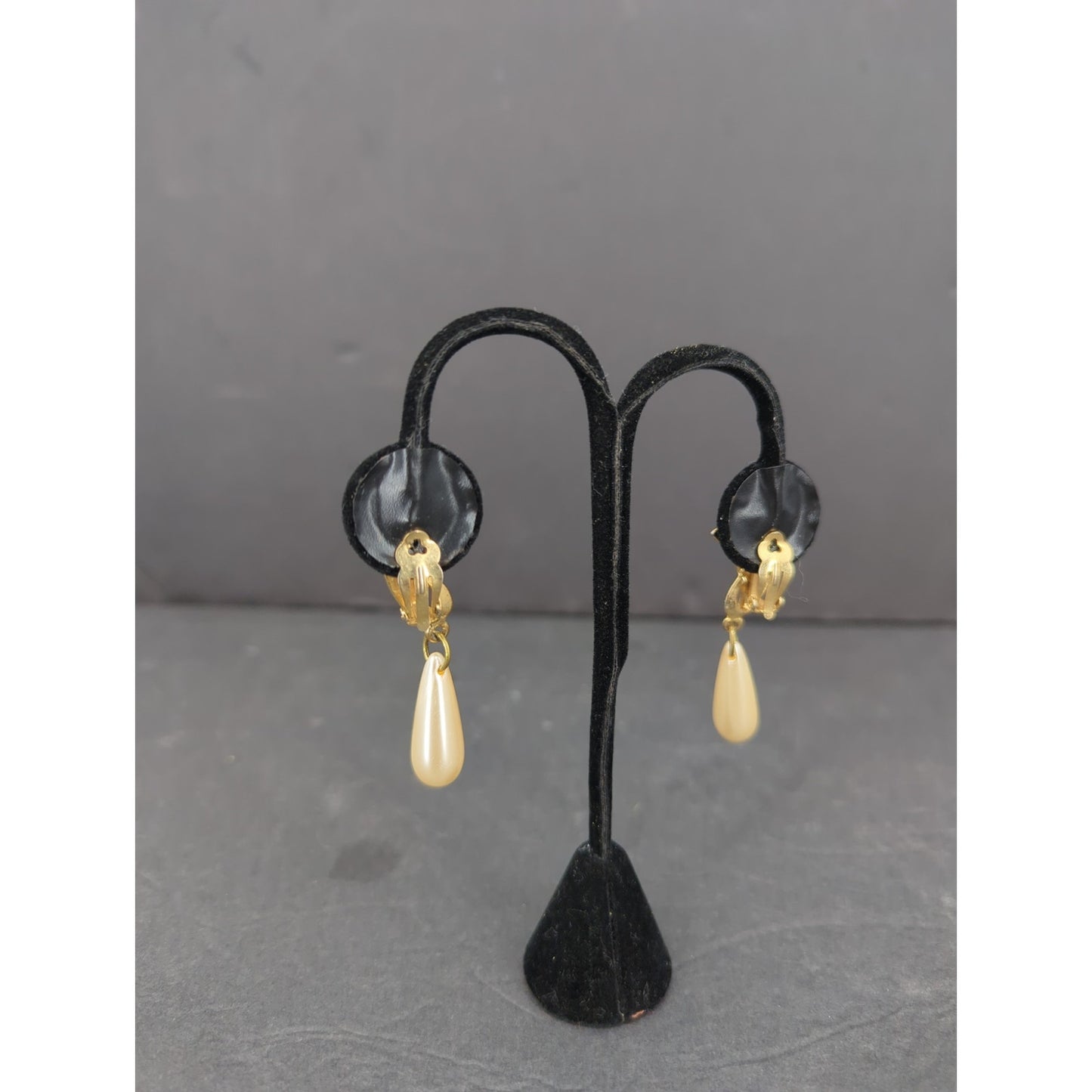 Vintage Faux Pearl Teardrop Drop Clip On Earrings Gold Tone Retro Glam 1980s