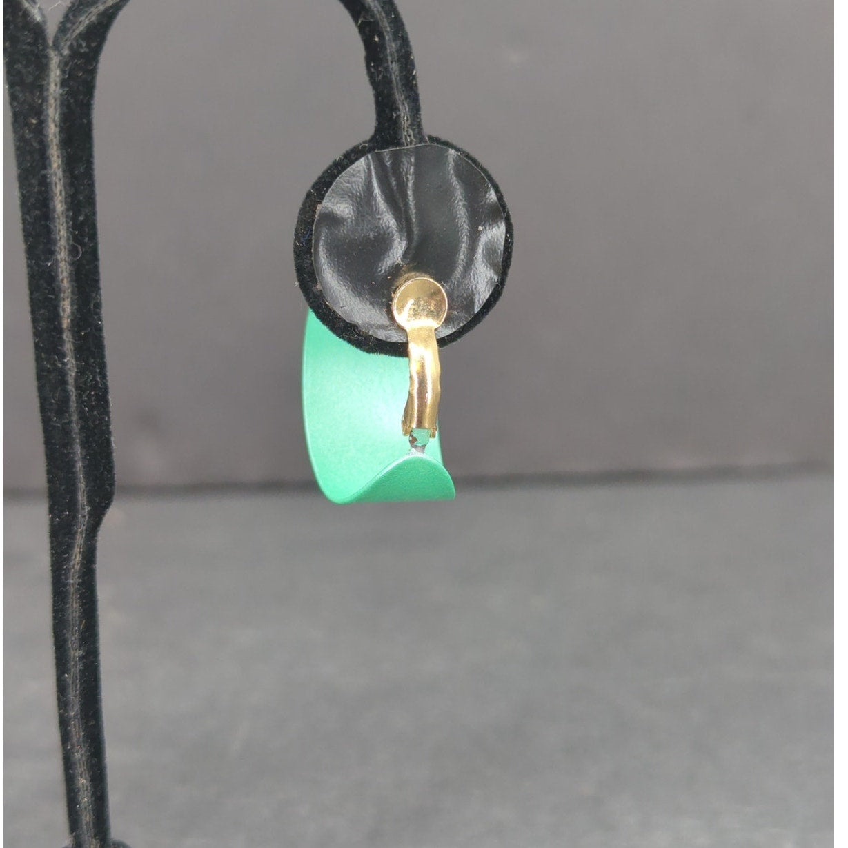 Vintage Glossy Green High Polish Enamel Huggie Hoop Wrap Clip On Earrings Retro