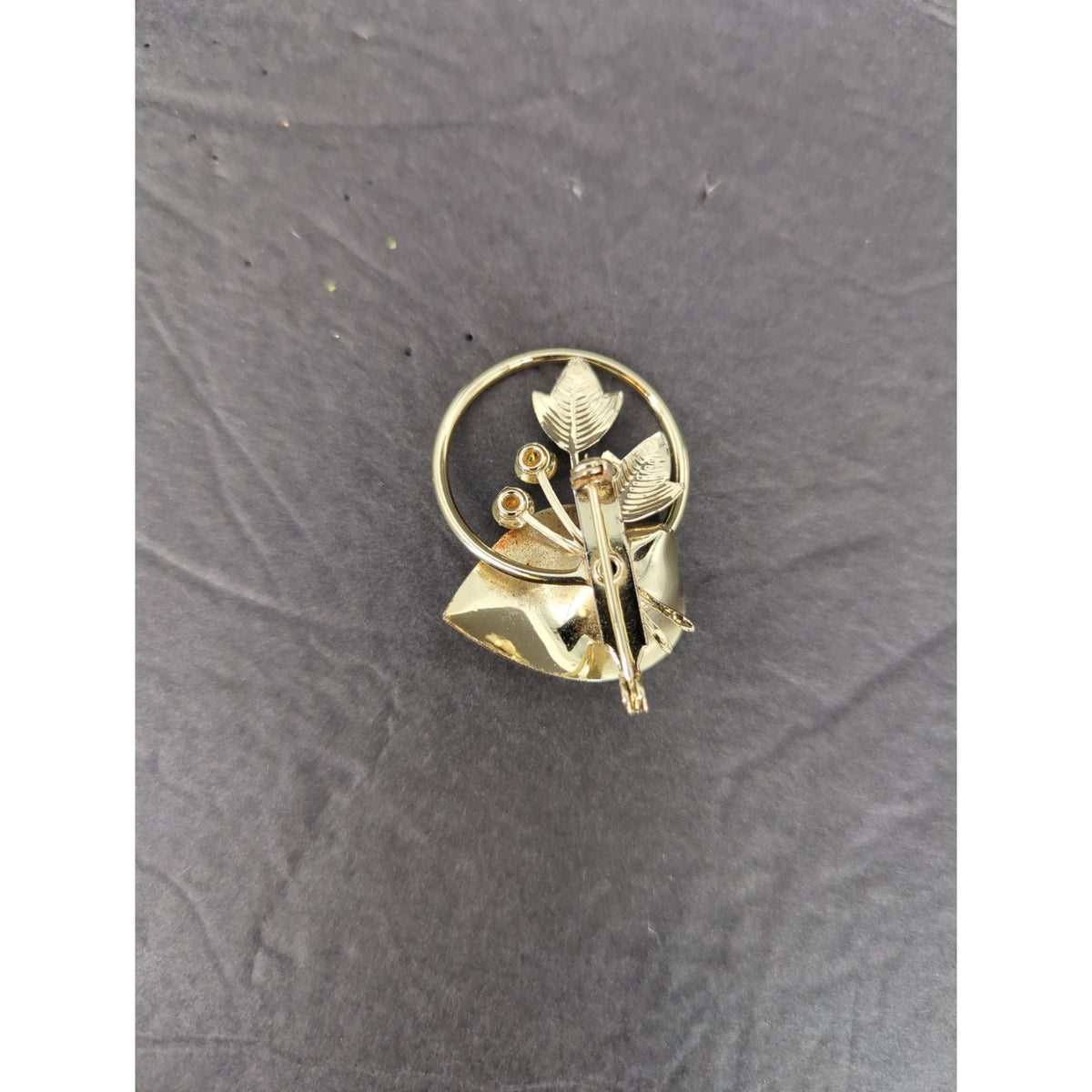 Vintage Silvertone Rhinestone Enamel Flower Wreath Brooch Pin Retro Floral01960s