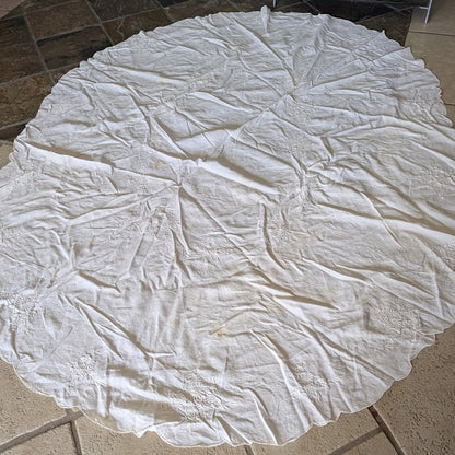Oval linen Ivory vintage Tablecloth finish scallop edge Floral Raised Embroidery