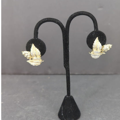 Vintage Gold Tone Textured Wheat Sheaf Leaf Brooch Pin Floral Jewelry