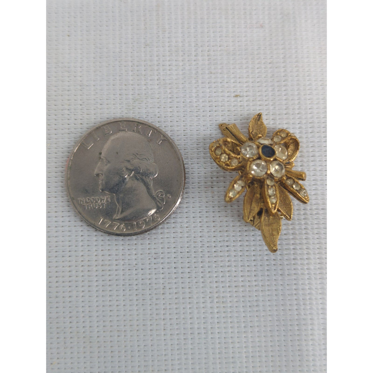 Vintage Gold Leaf Rhinestone Bow Clip On Earrings French Country Chic Statements