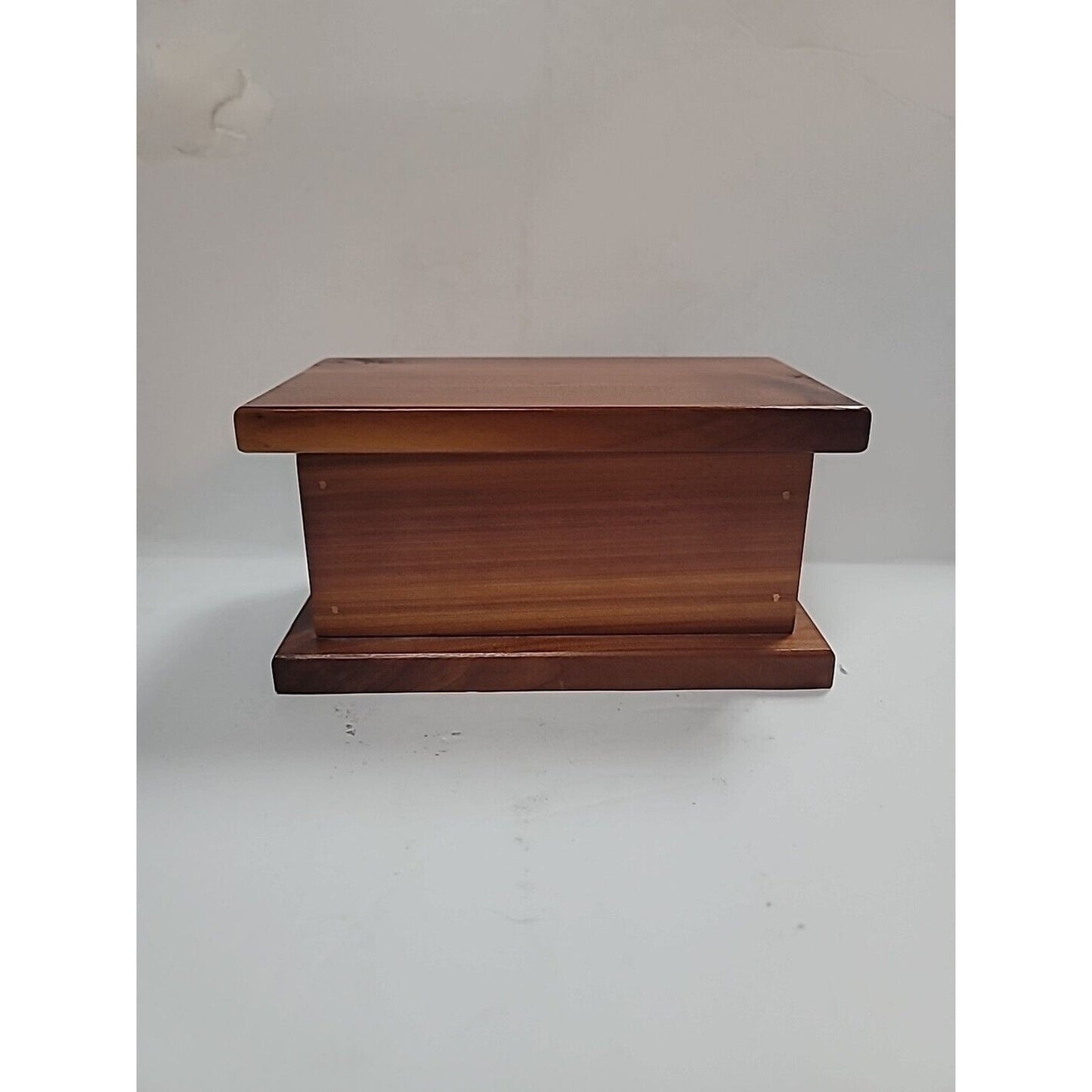 VINTAGE HAND CRAFTED HINDGED LID WOODEN CEDAR BOX 8x5x4.5 Stash Trinket HIDEAWAY