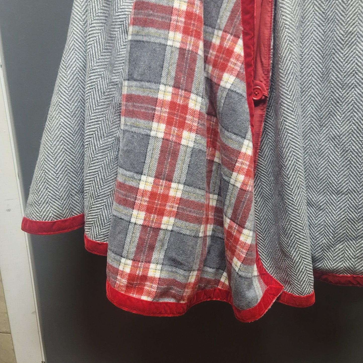 JL Collection Gray Herringbone Wool Reversible Cape Red Plaid Trim One Size