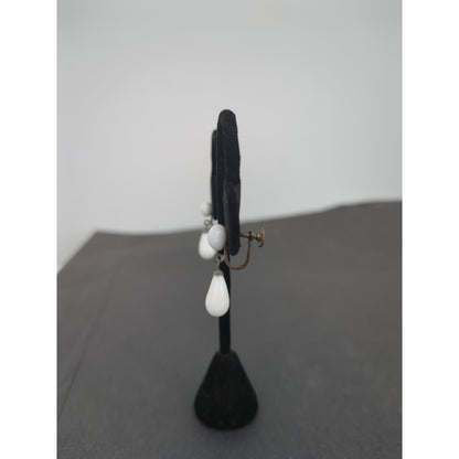 Vintage Mid Century White Milk Glass Teardrop Screw Back Earrings Wedding Classy