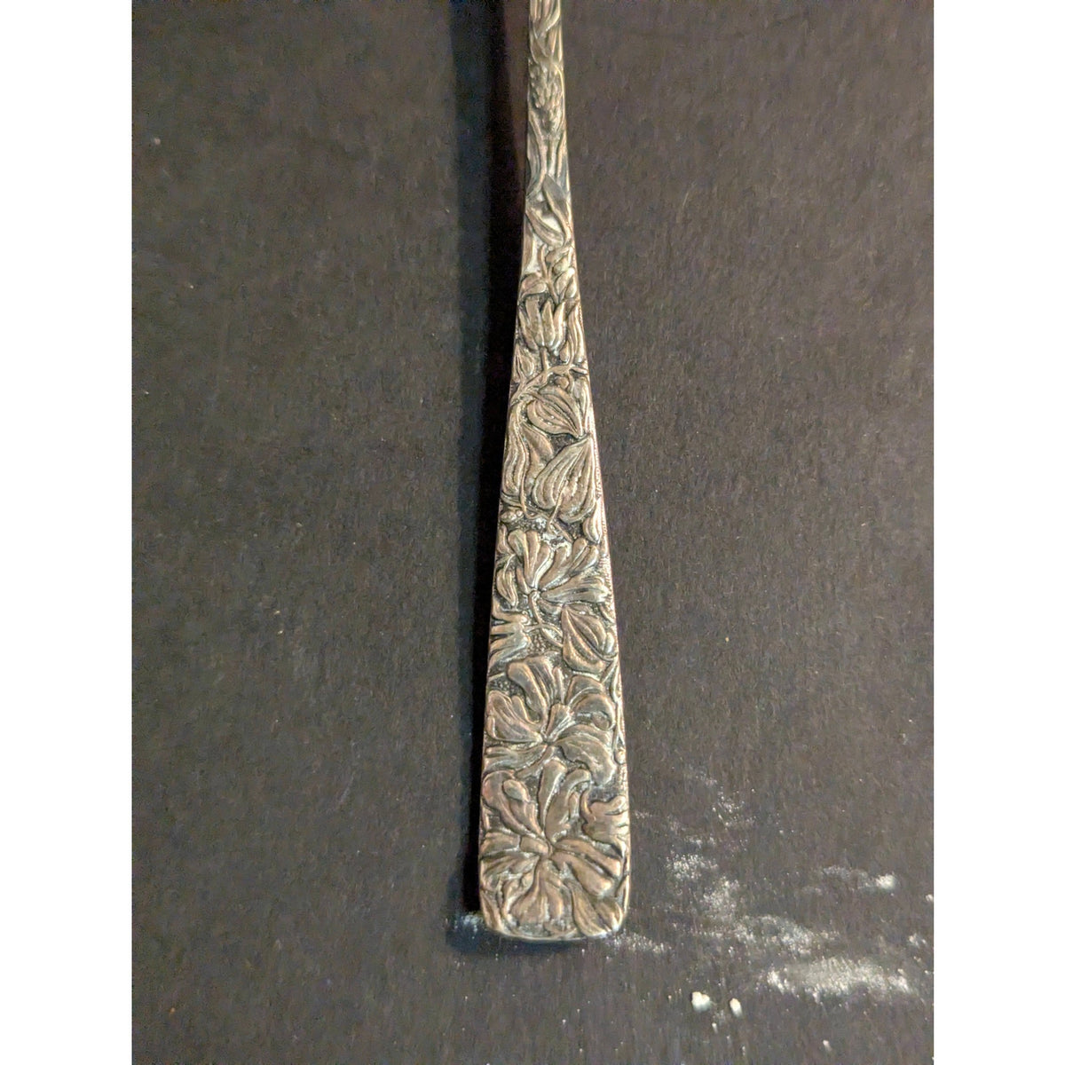 Rogers 1847 Repoussé' cocktail, seafood, or oyster fork.