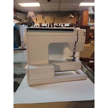 Vintage Necchi Model 537L Sewing Machine manual footpetal Arm WORKING Clean