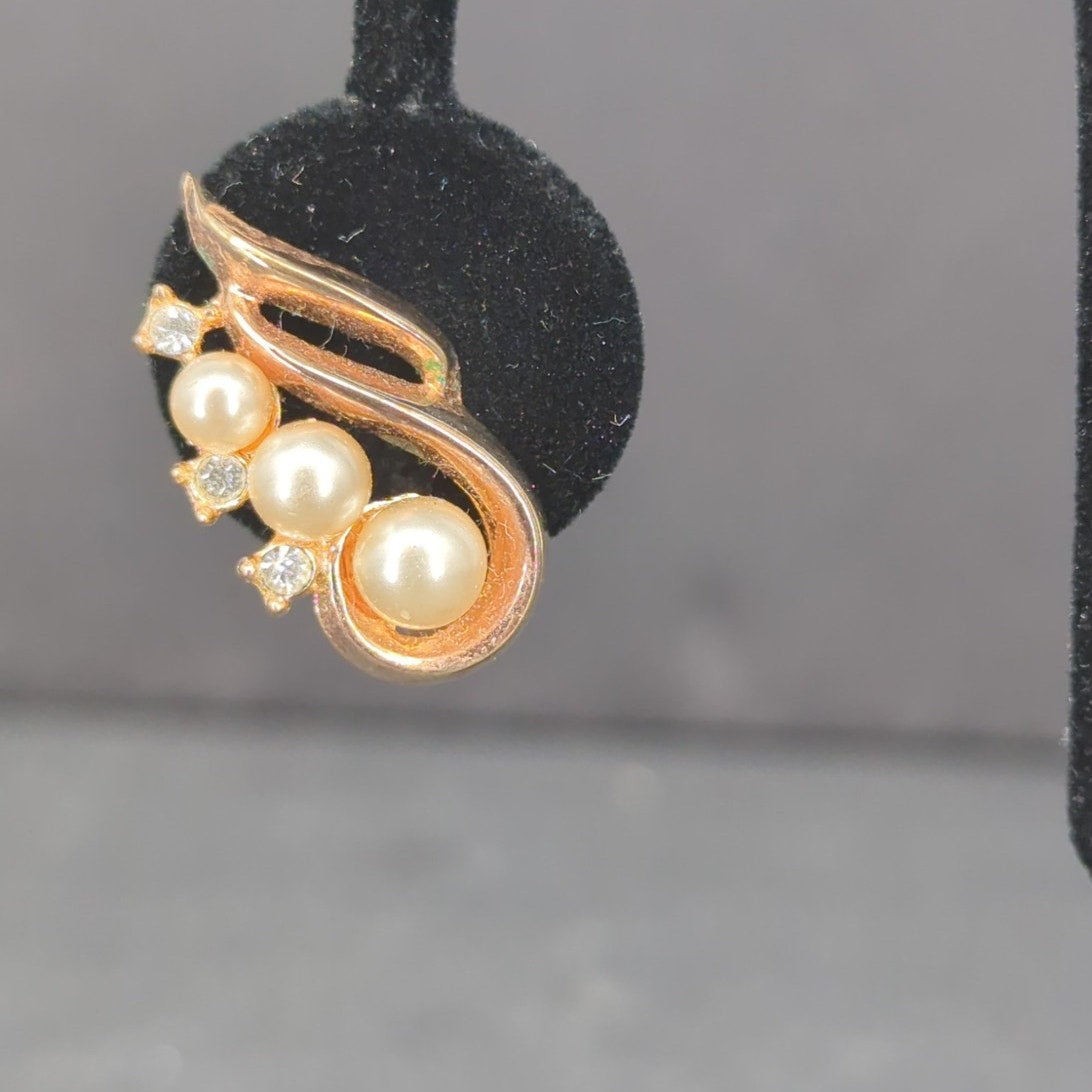 Vintage Trifari Brushed Gold Tone Faux Pearl Leaf Cluster Clip On Earrings Retro