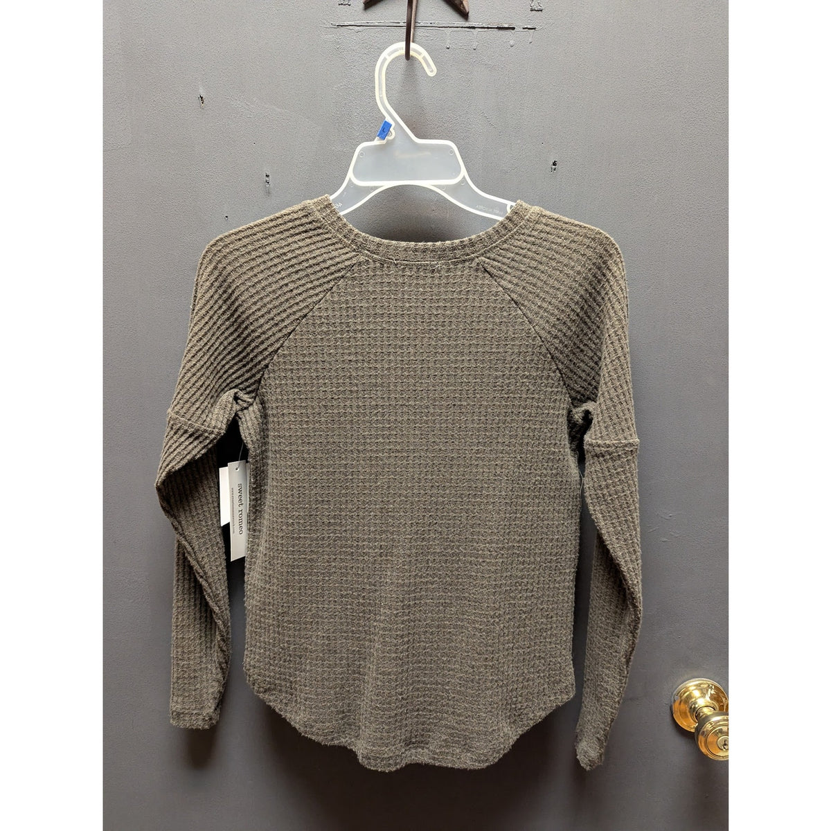 Sweet Romeo thermal waffle knit SMALL petite forest long sleeve round hem top