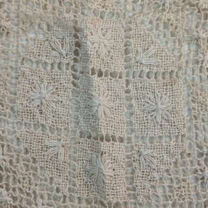 Antique FILET LACE NETTING flowers Neutral Round Doily 9" round Cottage 40's
