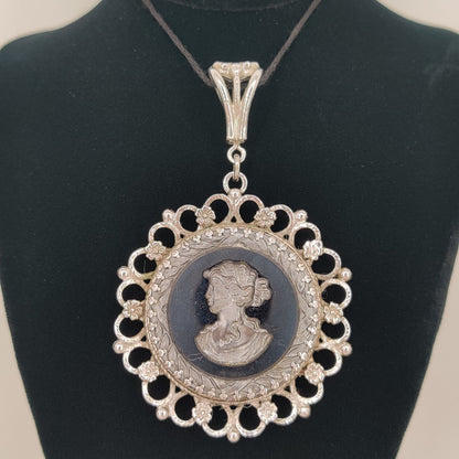 Vintage Whiting & Davis Intaglio Glass Cameo Pendant Necklace Silver Tone