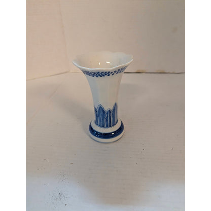 Vintage Blue and White Porcelain Flared Scalloped Trumpet Vase Thailand 6.25"