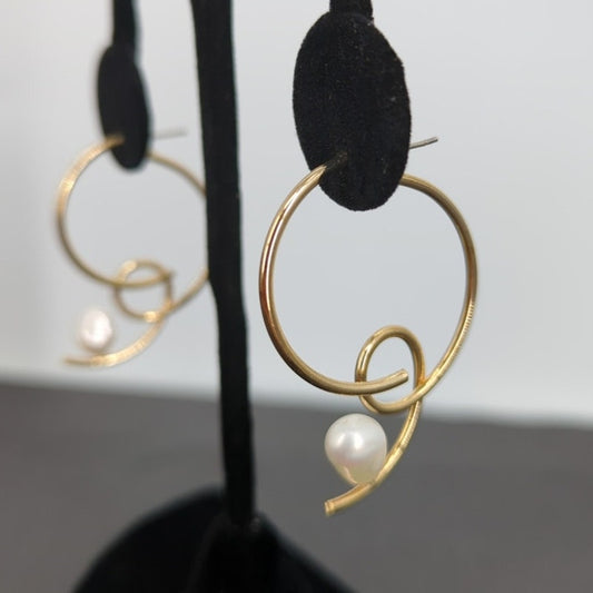 Vintage PIERCED fashion  Earrings Freshwater Pearl abstract hoop goldton