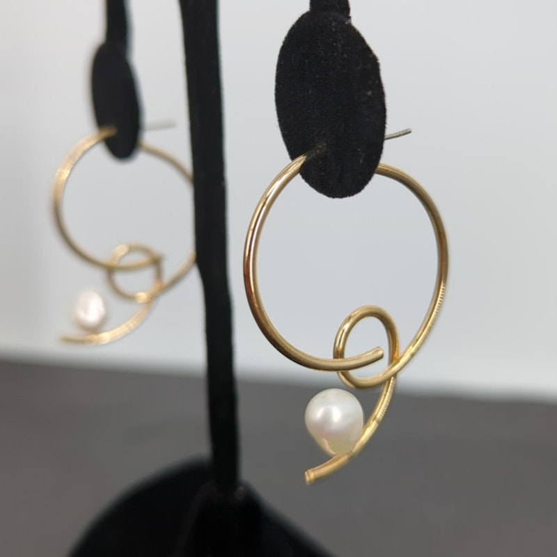 Vintage PIERCED fashion  Earrings Freshwater Pearl abstract hoop goldton
