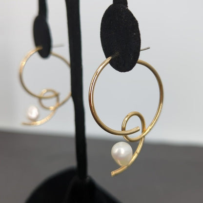 Vintage PIERCED fashion  Earrings Freshwater Pearl abstract hoop goldton