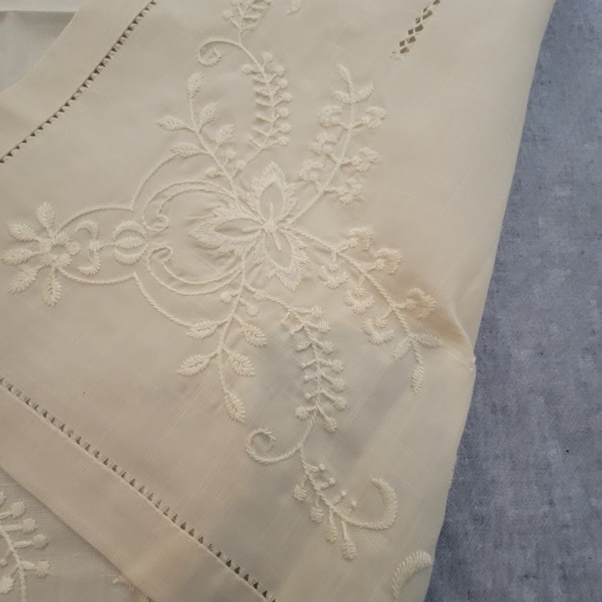 Vintage 70s Tablecloth Hand Embroidery Detail 36" x 36" SQUARE
