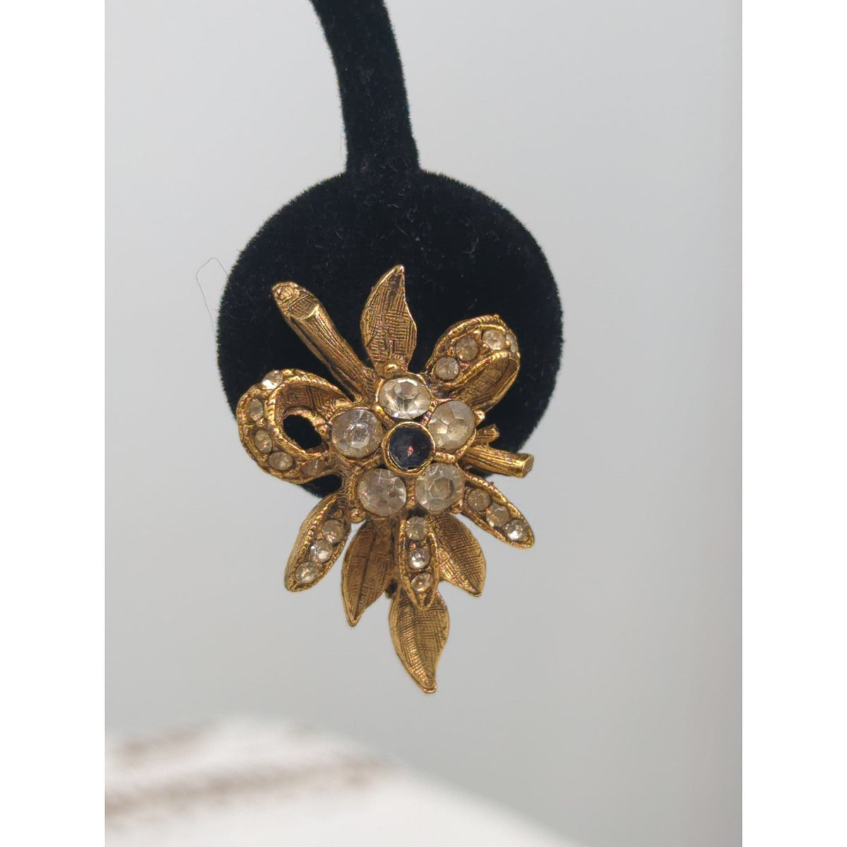 Vintage Gold Leaf Rhinestone Bow Clip On Earrings French Country Chic Statements