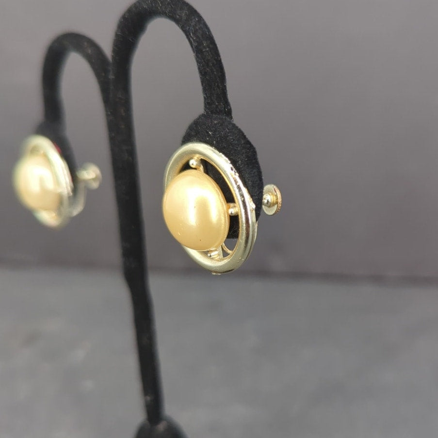 Vintage Gold Tone Faux Pearl Clip On Earrings Retro Statement Jewelry