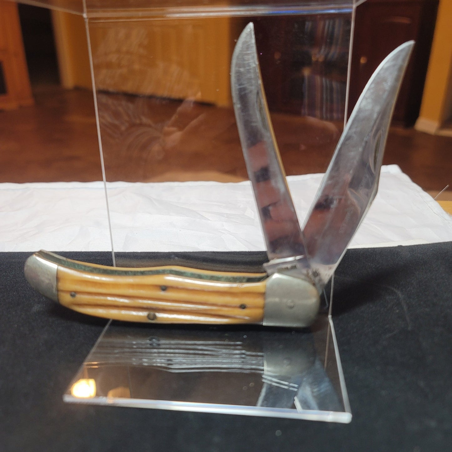 Vintage Folding Pocket Knife Queen #39 Two blade Hunter Winterbottom Jigged Bone