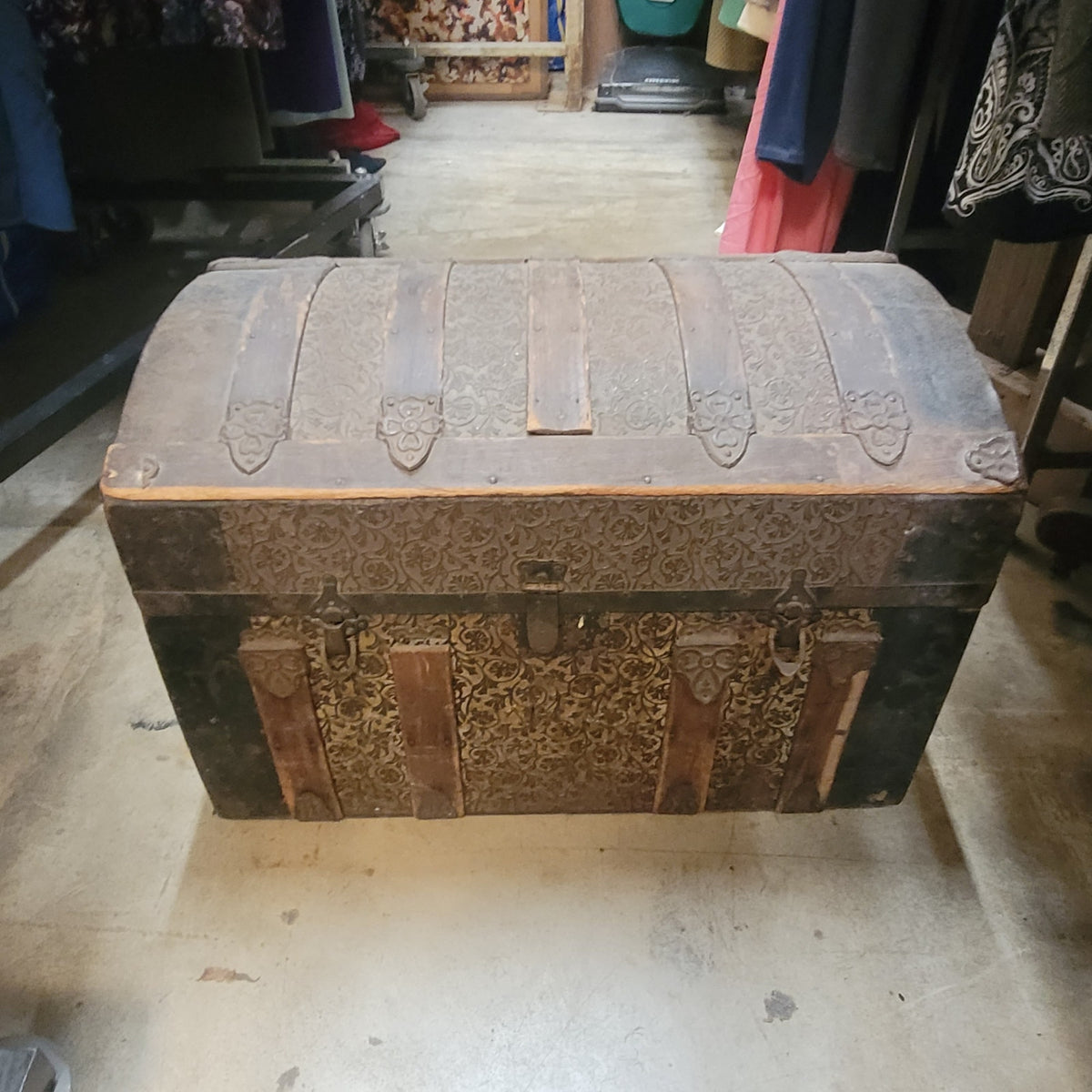 Secondhand Sandies Vintage Round top pirates trunk humpback treasure chest