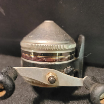 Fishing REEL zebco 33 made in usa 10 lb line spin caster