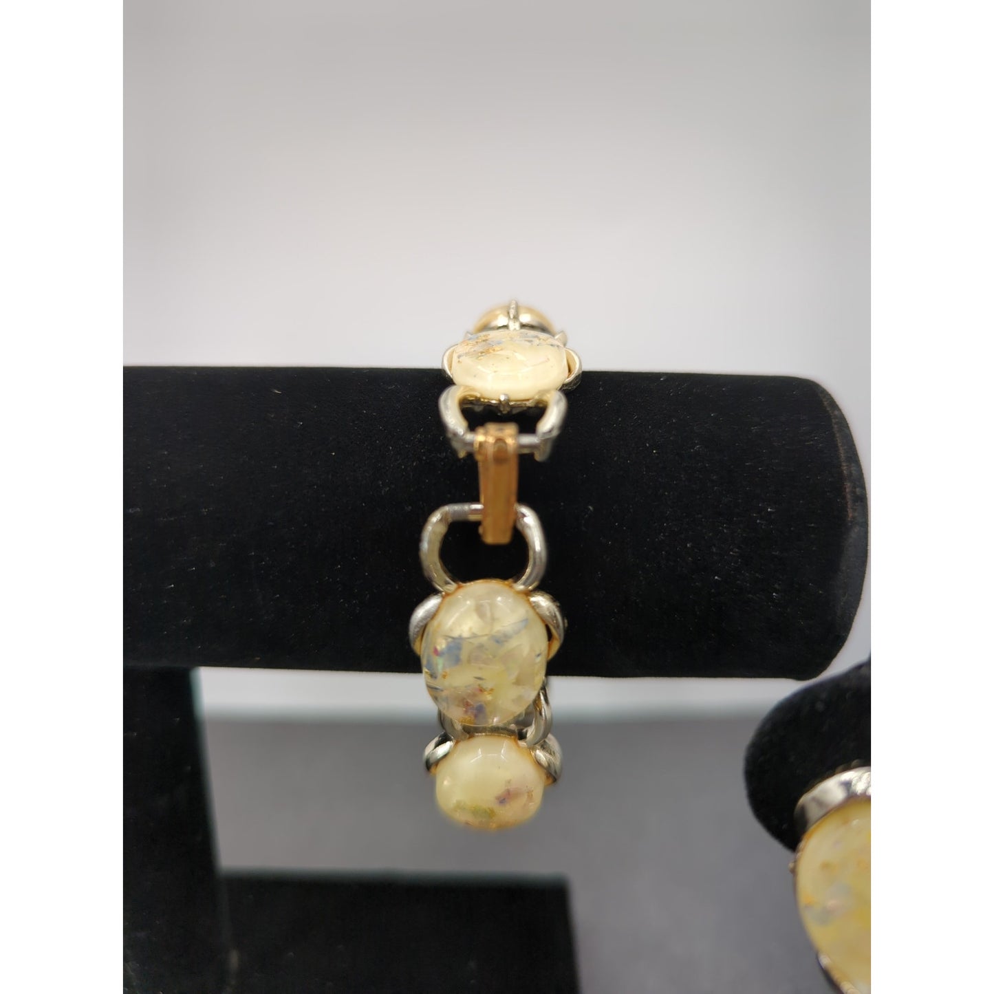 Vintage Confetti Lucite Faux Opal Parure Set Gold Tone Boho 60s Bracelet Earring