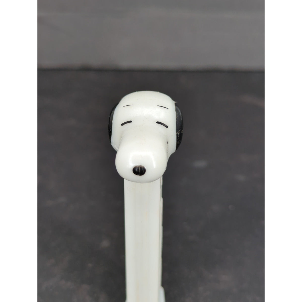 Vintage Peanuts Snoopy PEZ Dispenser Cream Stem White Feet