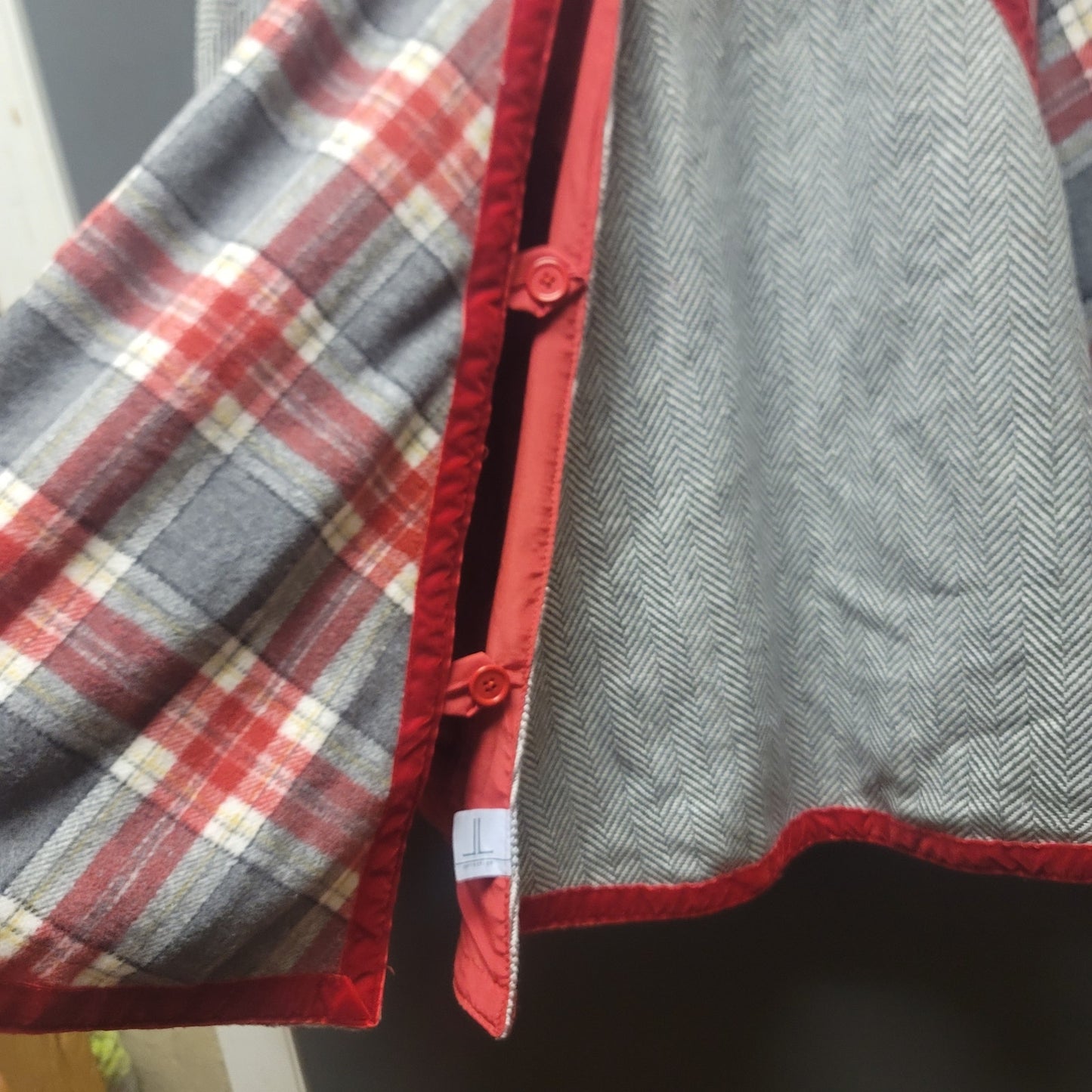 JL Collection Gray Herringbone Wool Reversible Cape Red Plaid Trim One Size