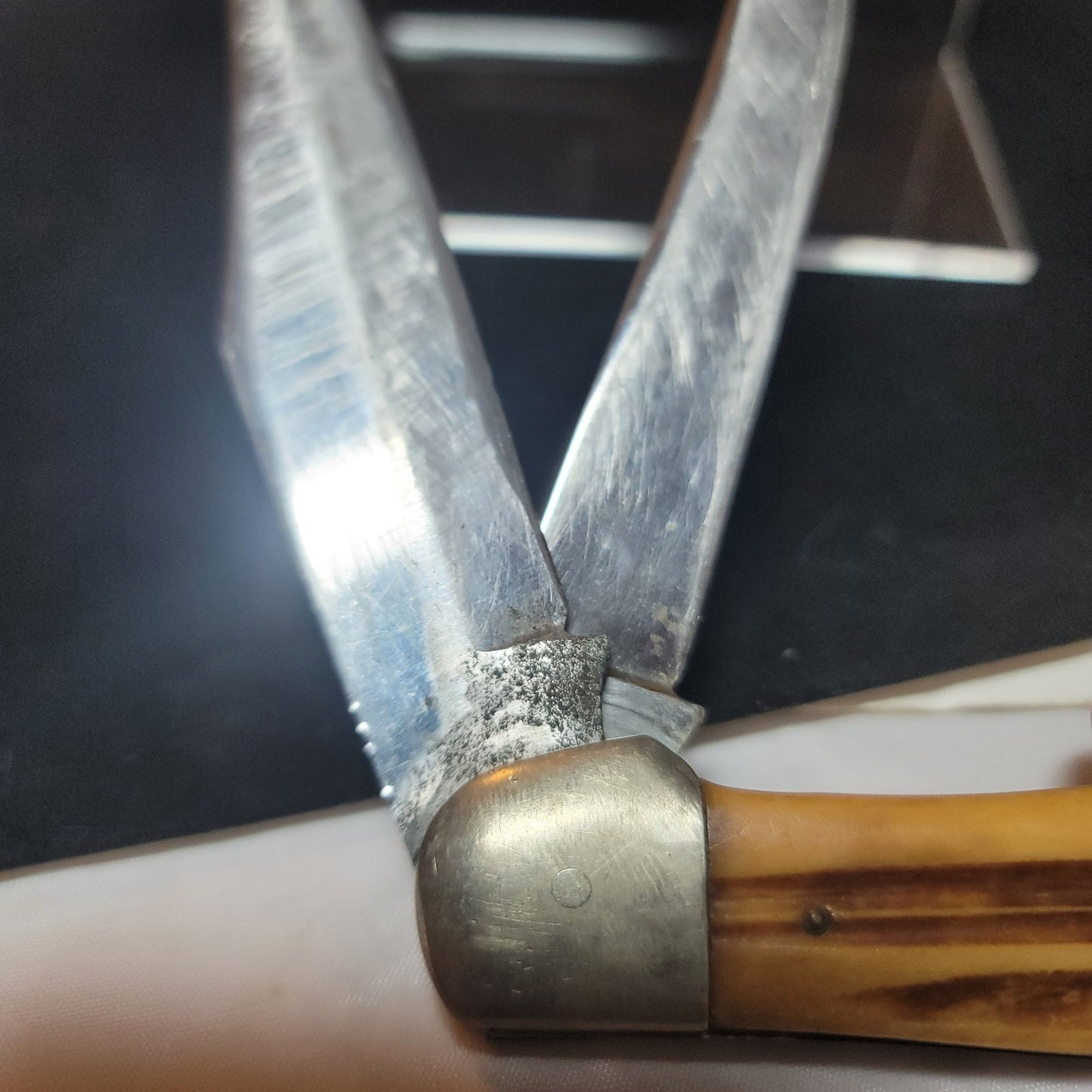 Vintage Folding Pocket Knife Queen #39 Two blade Hunter Winterbottom Jigged Bone