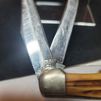 Vintage Folding Pocket Knife Queen #39 Two blade Hunter Winterbottom Jigged Bone