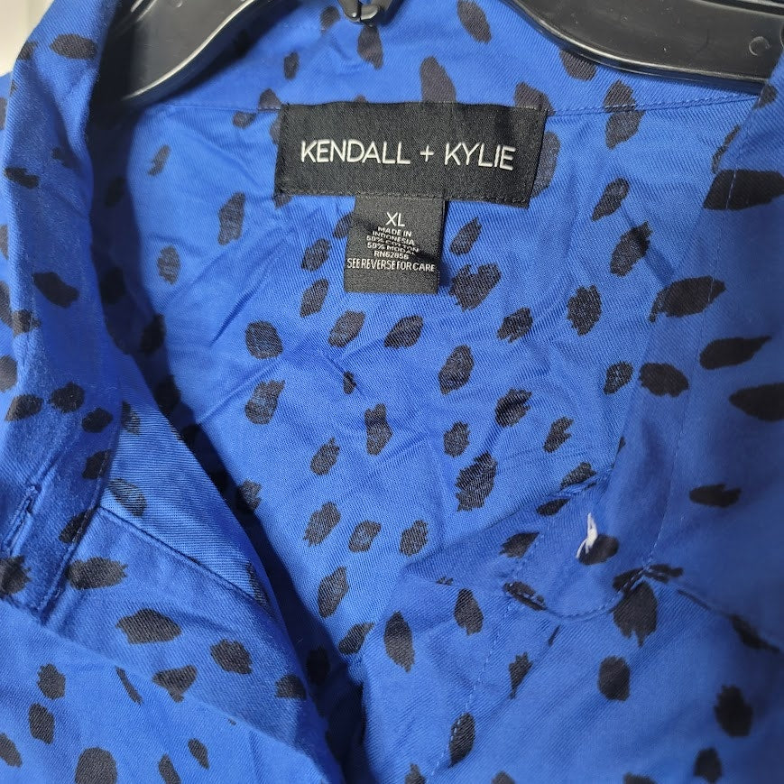 New kENDALL Kylie Size XL Blue Black blouse Button Up Raw Hem