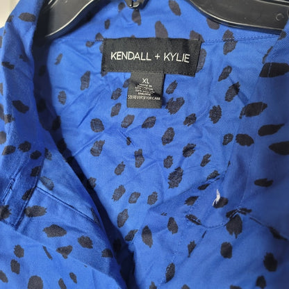 New kENDALL Kylie Size XL Blue Black blouse Button Up Raw Hem