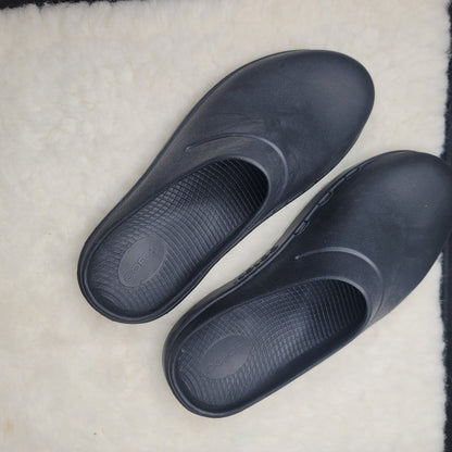 OOFOS OOccloog Recovery Clogs Black Men's 7 / Women's 9 Slip On Mule Slip on