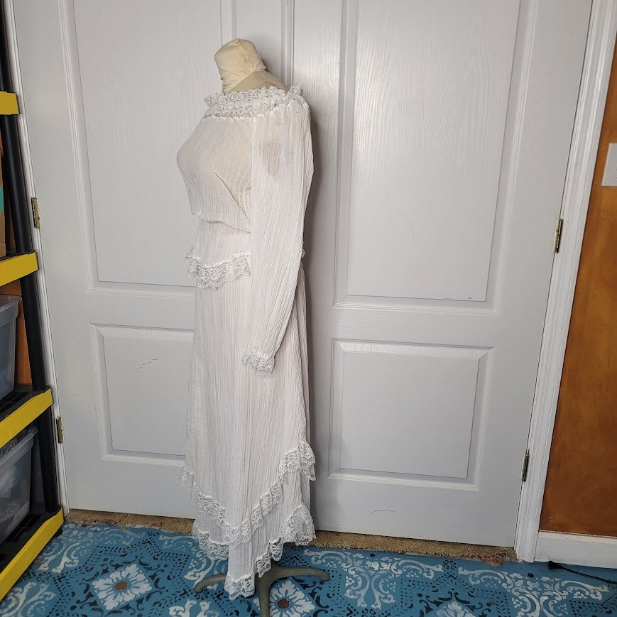 Vintage Roberta 2 Piece white skirt set peasant Cotton Blend Lace Med/ Large