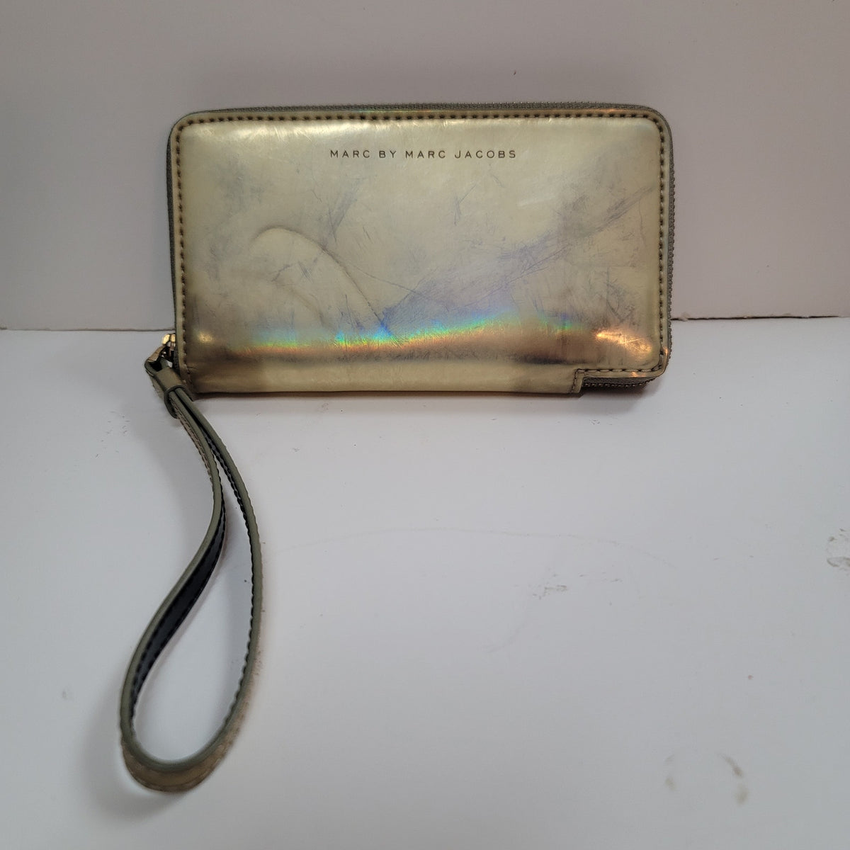 MARC by Marc Jacobs wristlet holographic Metallic leather PreOwned