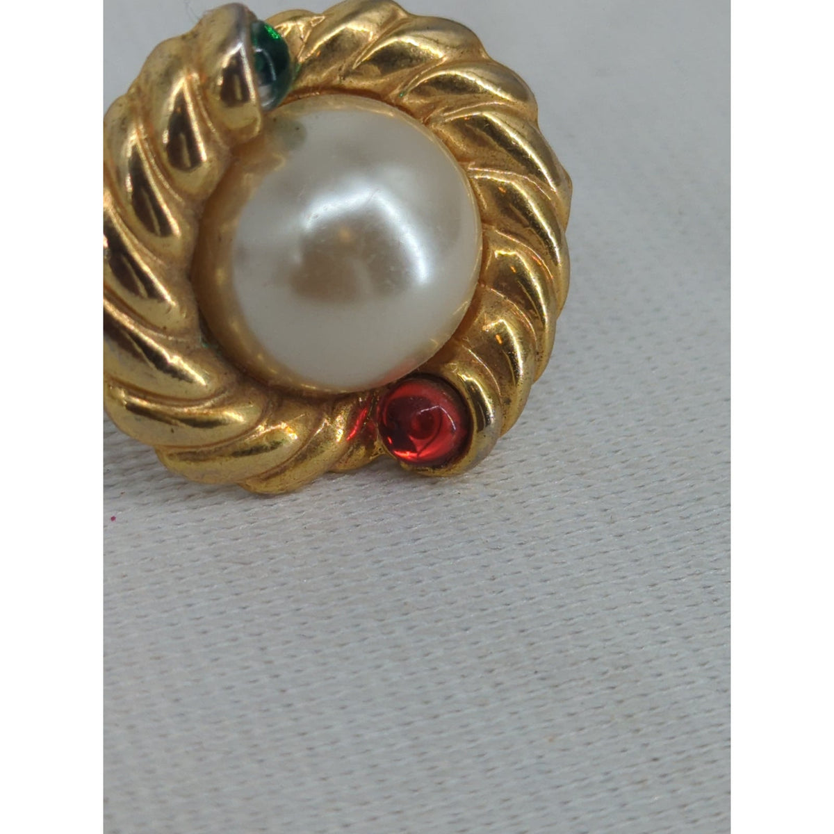 Vintage 80s Gold Twisted Knot Faux Pearl Red Green Rhinestone Clip On Earrings