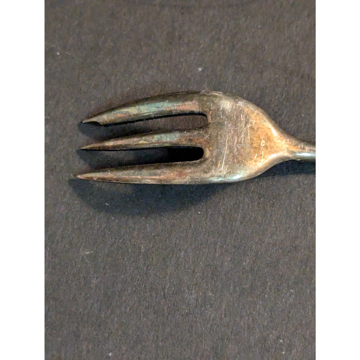 Rogers 1847 Repoussé' cocktail, seafood, or oyster fork.