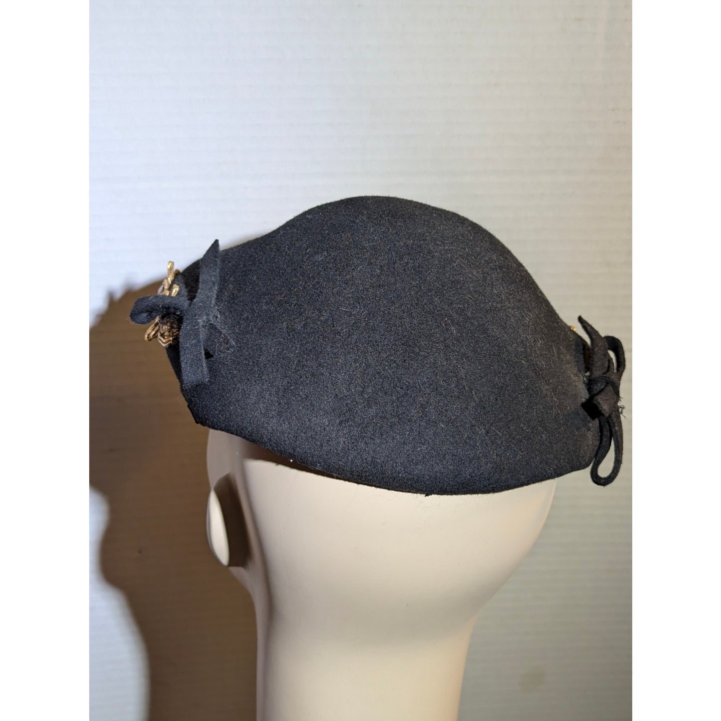 Vintage 50s Glentover Henry Pollak Black Wool Newsboy Cap Gold Trim Hat PinUp