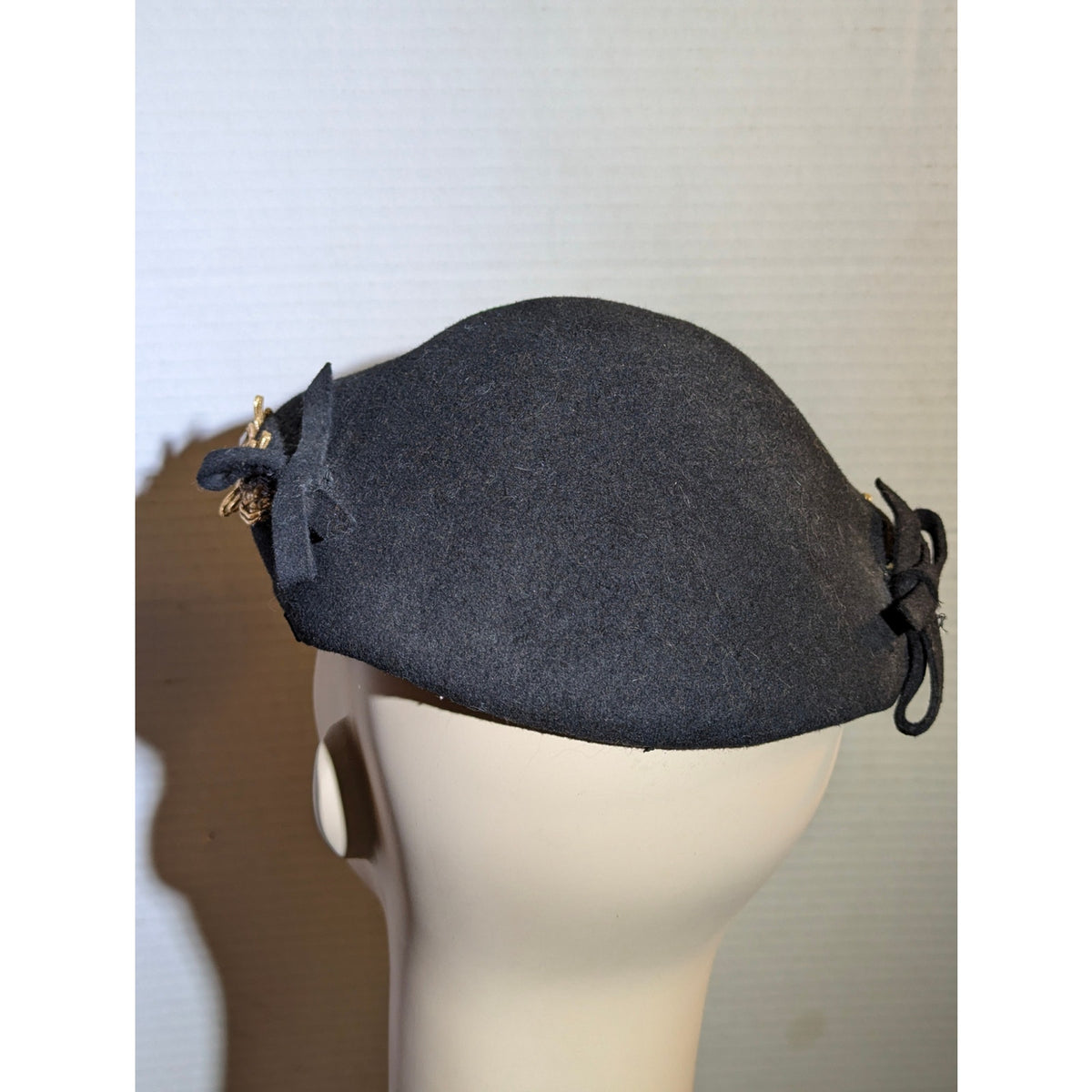 Vintage 50s Glentover Henry Pollak Black Wool Newsboy Cap Gold Trim Hat PinUp