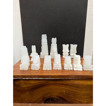 Vintage Hand-Carved Alabaster Chess Set – Rose & White Marble Pieces damaged