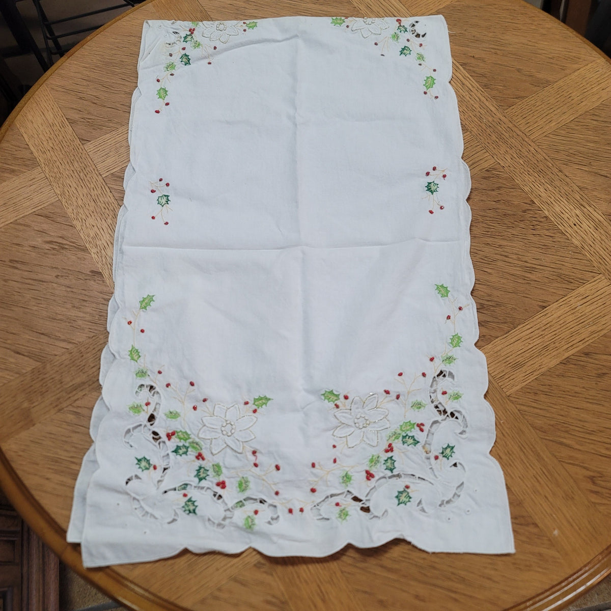 Christmas Table linen tableclotth 32" Runner 48" Holly Candles Holiday Vintage