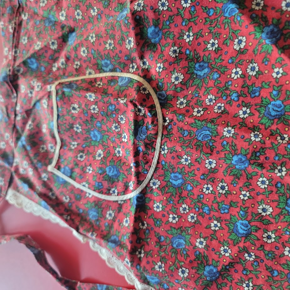 Vintage Red Floral Calico Half Apron Scalloped Lace Farmhouse Country Aesthetic