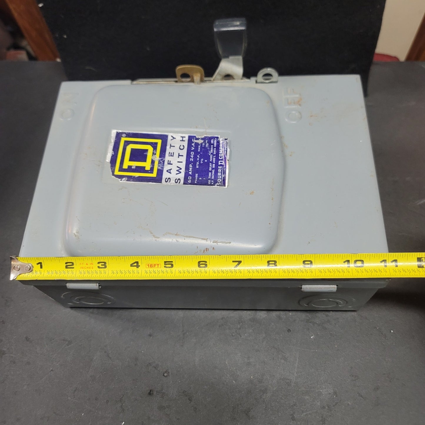 Square D D222N Safety Switch 60 AMP 240 V.A.C Phase 3 Fuse box UNUSED