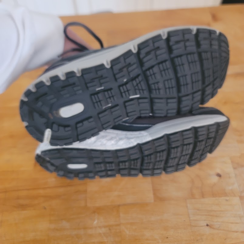 Brooks Addition 13 women's Athletic shoes Sneakers Cushion Size 9.5