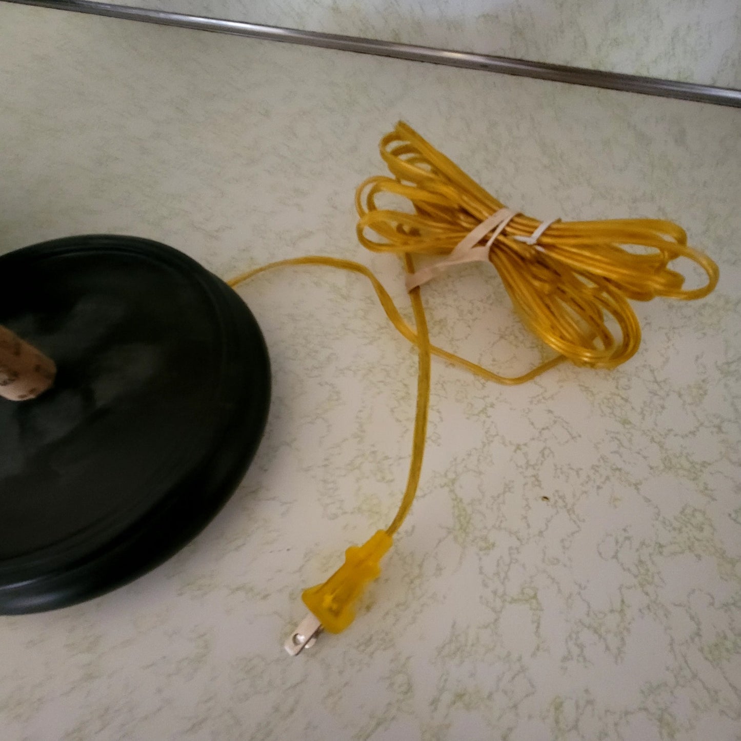 Chinoiserie Blanc de Chine pierce porcelain table lamp Black Base White Table